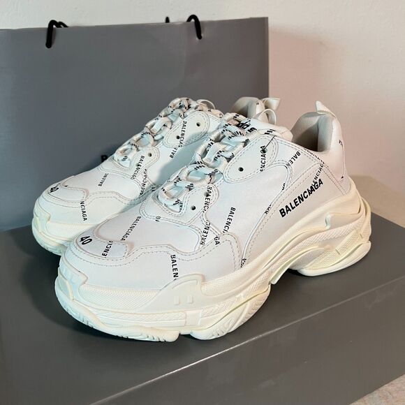 Balenciaga Triple S Sneaker Allover Logo - White - Size 7 - Picture 2 of 7
